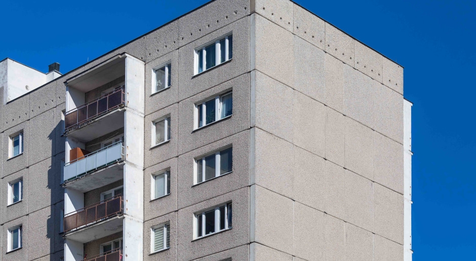 Se apoderan de los pisos de personas mayores y los ubican en residencias de ancianos. Procedimiento brutal en Polonia
