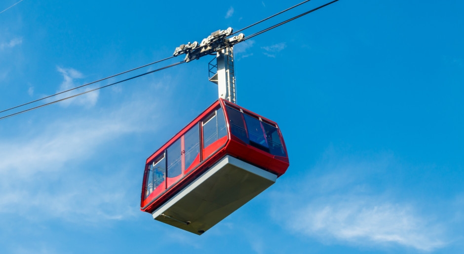 Een gigantische investering in de Poolse bergen. De gondellift verbindt drie kuuroorden