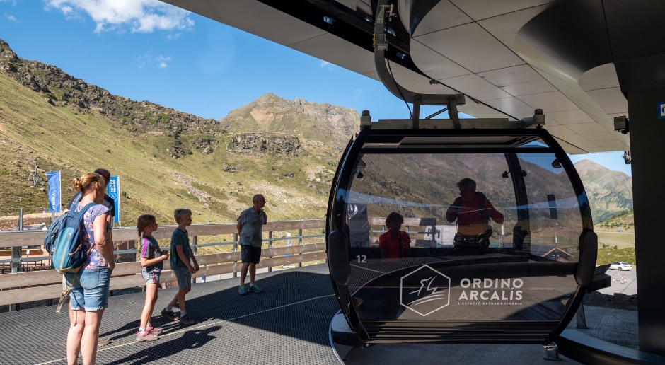 Gondolas will connect three famous towns. Huge investment in the cable car