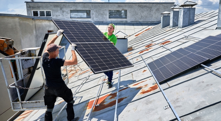 Equipos “viejos” hechos nuevos. El Gobierno se enfrenta a los paneles fotovoltaicos