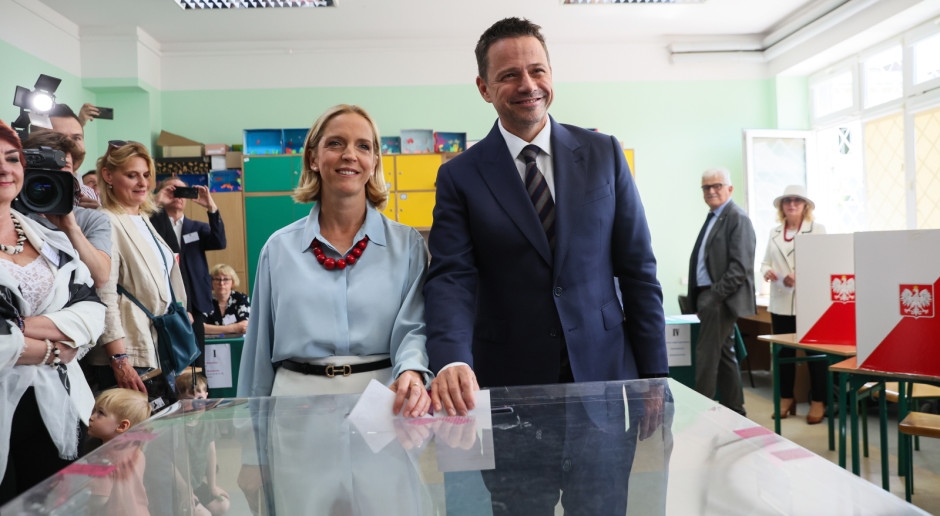Rafał Trzaskowski zagłosował w wyborach. Do lokalu przyszedł z żoną