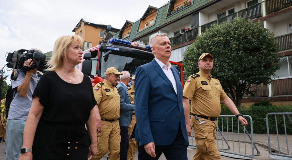 Il governo sta erogando i primi fondi per le vittime dell'incendio di Ząbki. Il denaro andrà direttamente ai residenti.