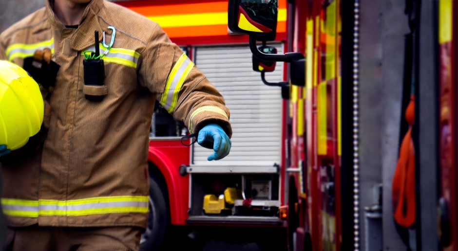 Terrible incendio en Chorzów. Una mujer saltó por una ventana y una persona murió quemada.