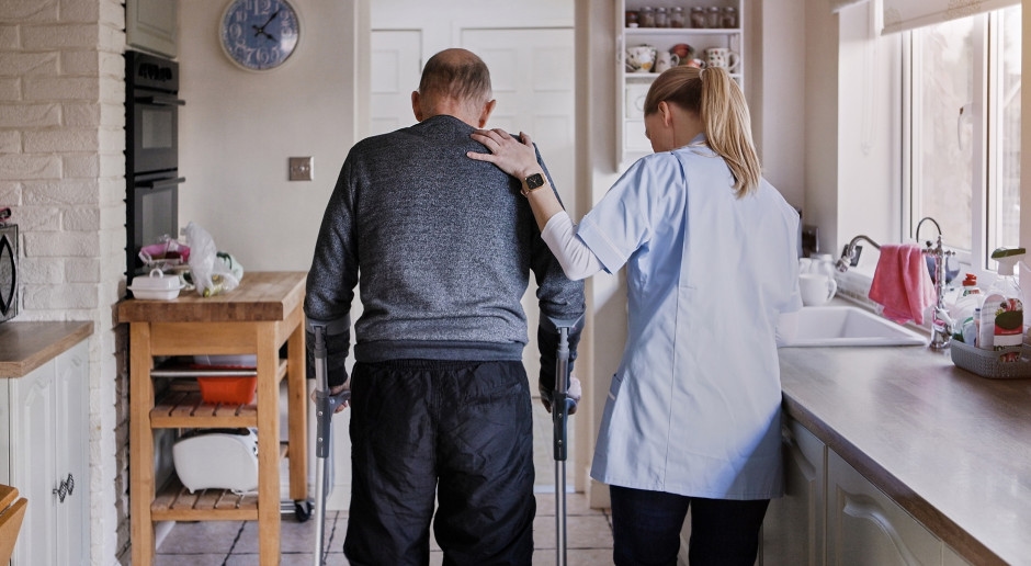 Il sistema di supporto per le persone con disabilità è inefficiente. Sono necessari urgenti interventi correttivi.