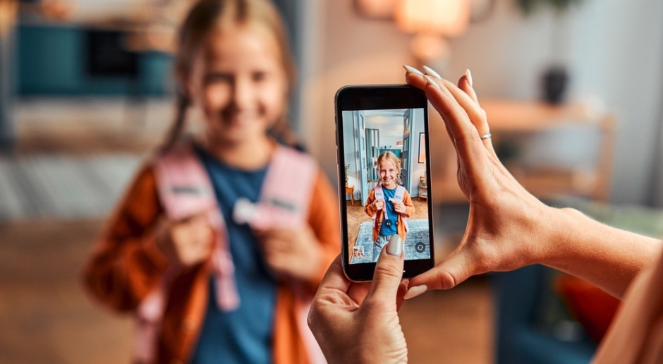Geen kinderfoto's meer online plaatsen. De Ombudsman voor de Mensenrechten heeft de zaak opgepakt.