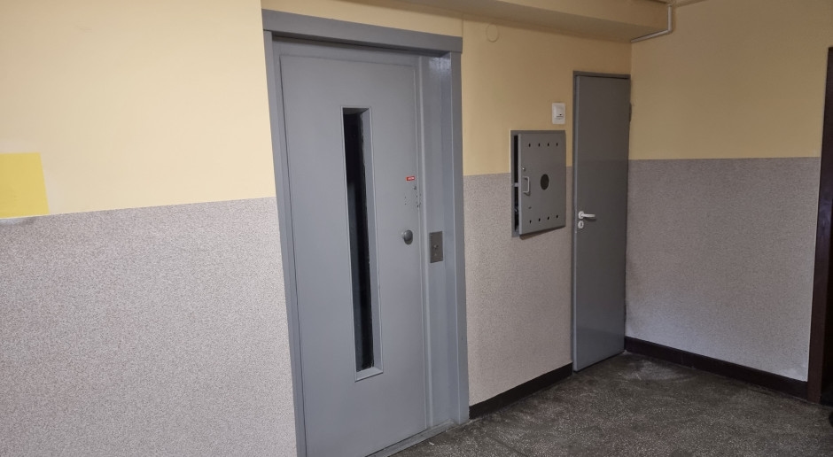 Elevator in building to all floors. Draft regulations spark controversy
