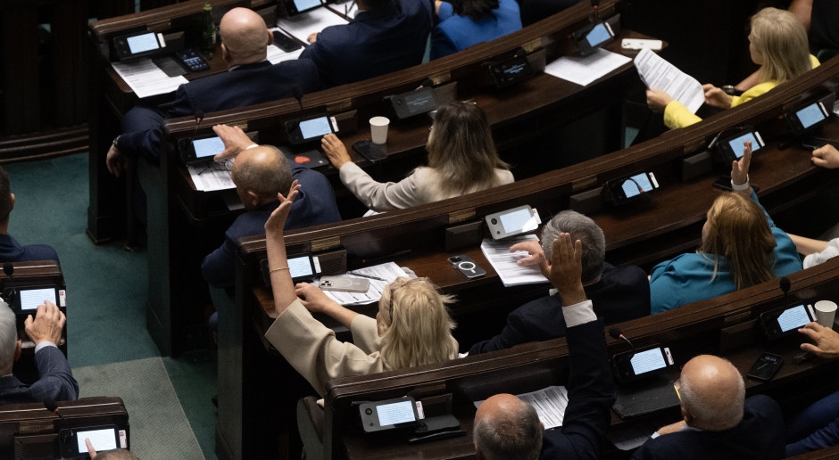 Ein Fehler und die Regierung streicht die Leistungen für über 800 Kinder. Tausende Kinder bleiben ohne Zahlungen.
