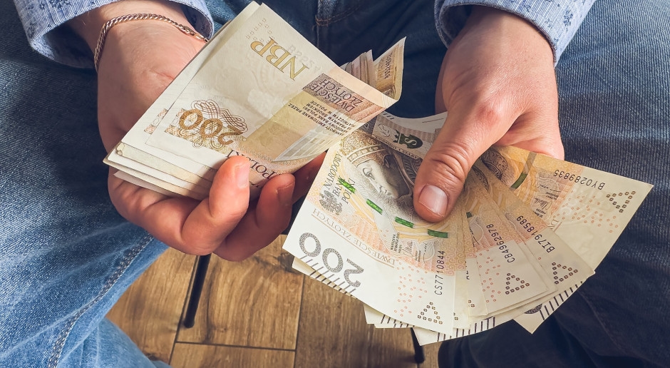1.700 PLN para todos. Ingresos incondicionales en lugar de 800 más y beneficios