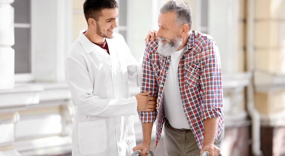 Los cuidadores médicos han adquirido algunas de las competencias de las enfermeras. "Es un éxito para el medio ambiente"