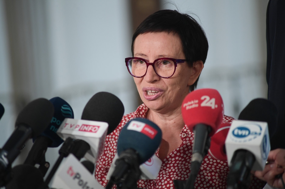 È stato istituito un gruppo parlamentare per infermieri e ostetriche. Tra i membri c'era anche il Ministro della Salute
