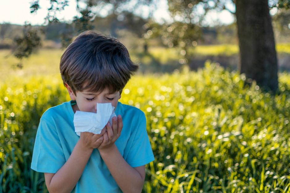L’allergia nei bambini non è solo un raffreddore: è un percorso verso l’asma che può e deve essere fermato.