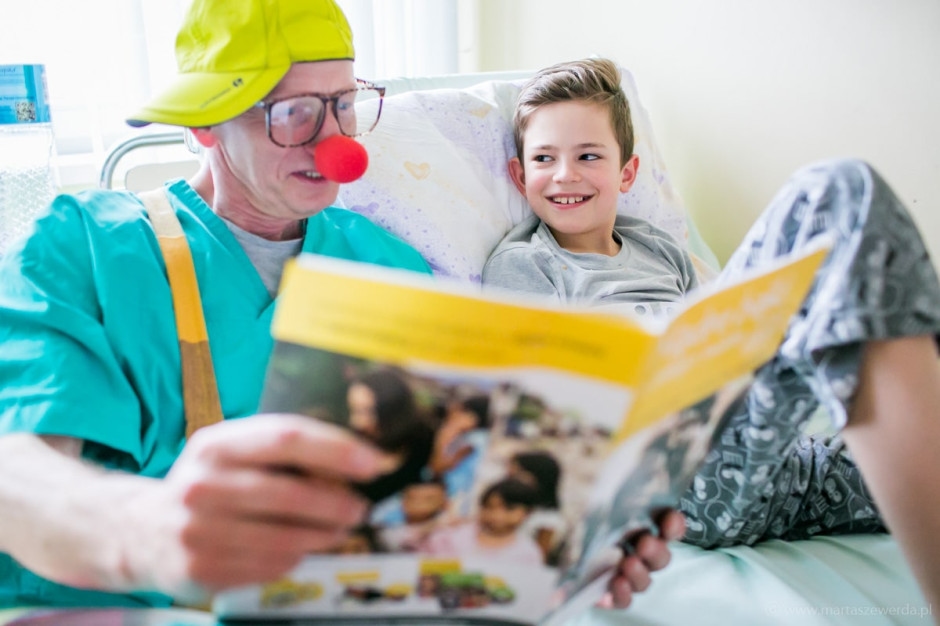 Contribuisci a regalare un sorriso ai pazienti. Una fondazione nota sta reclutando volontari