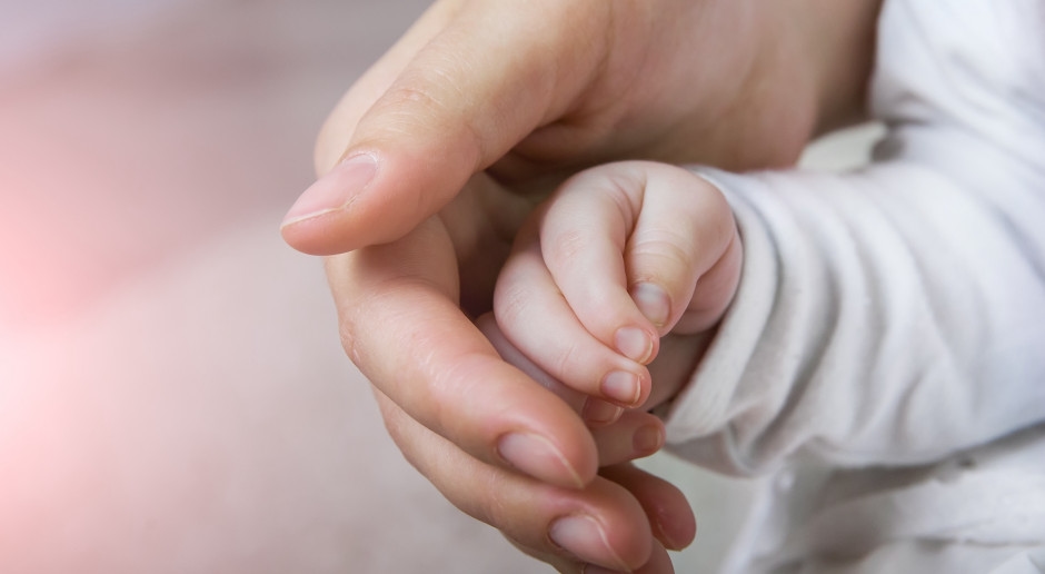 Decidono di partorire nonostante la scoperta di un difetto letale. "Non ha senso la morte di un bambino".