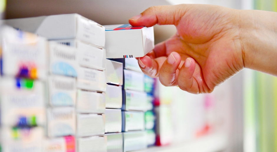 Popüler vitamin satıştan kaldırıldı. GIF: Kapsüllerin yüzeyinde lekeler bulundu