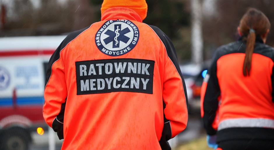 Sanitäter streiten mit dem Gesundheitsministerium über Farben. Sie wollen, dass die Arbeit an Uniformen eingestellt wird