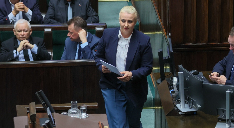 Opposizione: il governo si sta muovendo verso la privatizzazione dell'assistenza sanitaria. Il governo: questo è un gioco politico dell'opposizione.