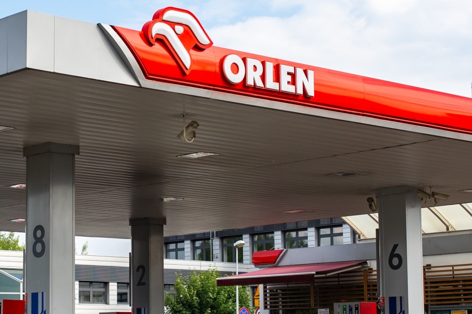Schok op de stations. De prijzen zijn het laagst in jaren en zullen naar verwachting blijven dalen