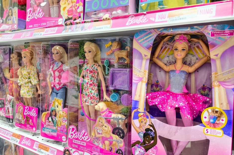 Barbie con l'intelligenza artificiale. Mattel annuncia una partnership strategica con OpenAI