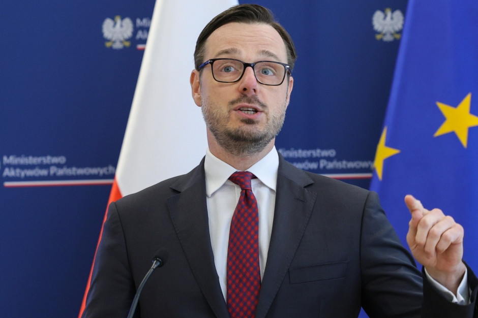 Ministro Jaworowski aponta para a oposição e mostra dados concretos sobre empresas