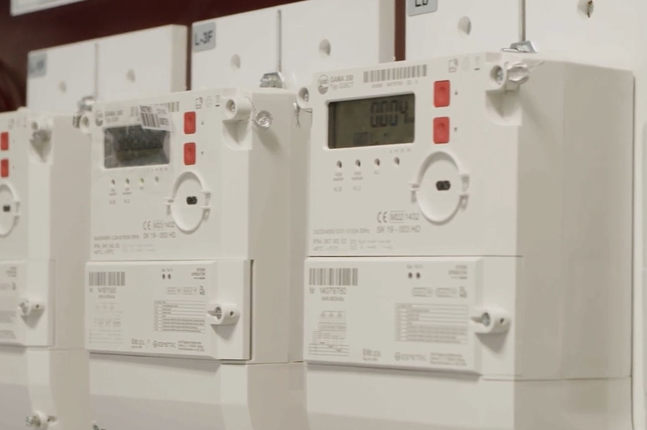 Empresa de energia compra centenas de milhares de medidores de leitura remota