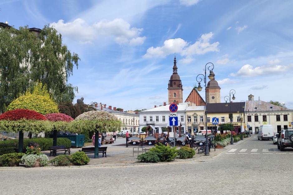 How are local governments entering the digital era?
