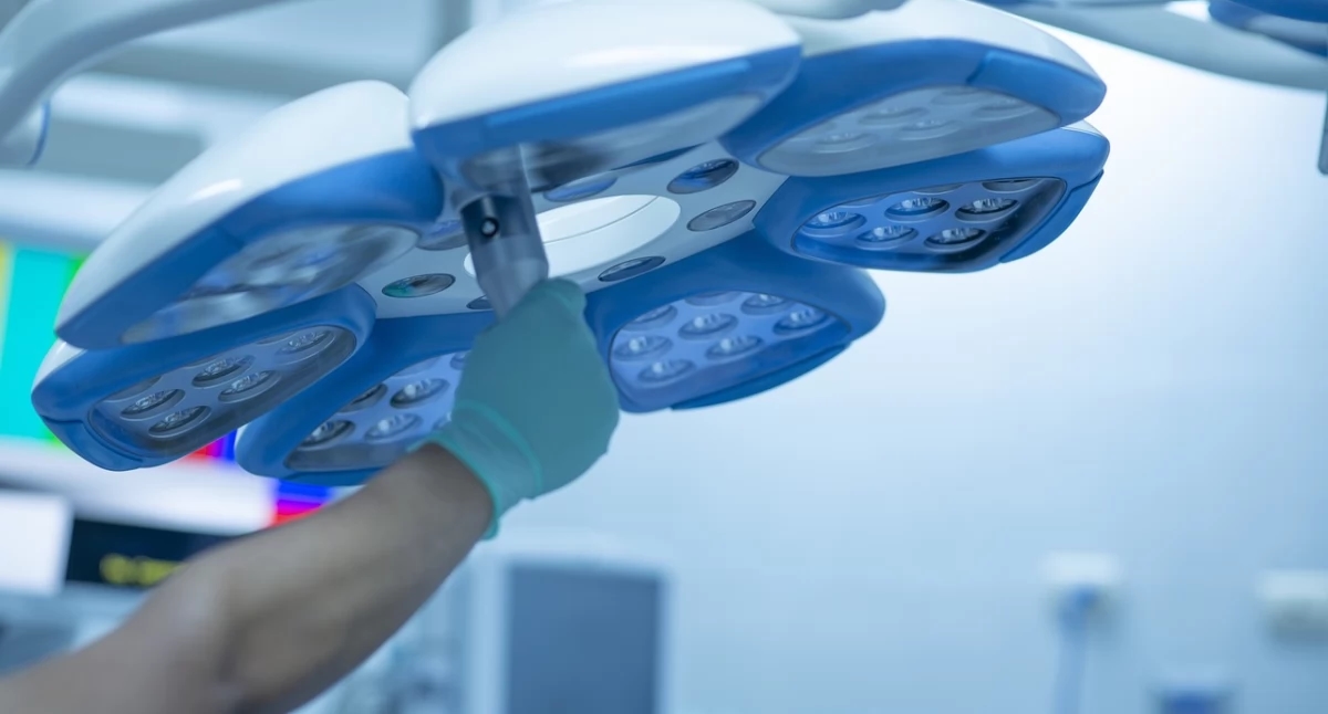 Gdynia'da robotik hassasiyet. Doktorlar ulaşılması zor bir yerden bir tümörü çıkardı