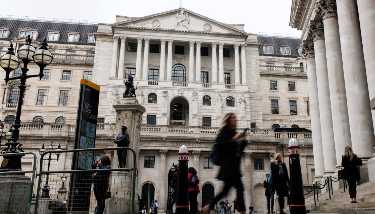 De markten zijn negatief, de BoE loopt voorop in de inflatie: de rentetarieven blijven ongewijzigd, maar de vooruitzichten blijven positief.