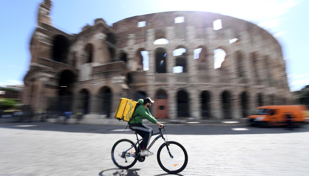 Il cartello del delivery, multa da 329 milioni di euro a due colossi: le pratiche illecite