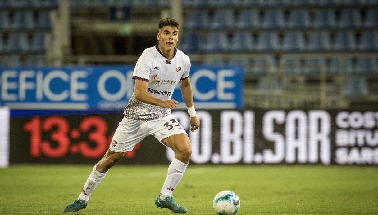 Hoeveel kost het Cagliari 2025/2026-shirt: de prijs van het thuis- en uitshirt?