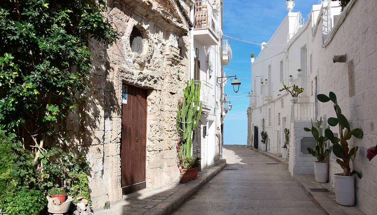 Com 235 milhões de euros destinados ao turismo, a Itália promove aldeias e reservas naturais.