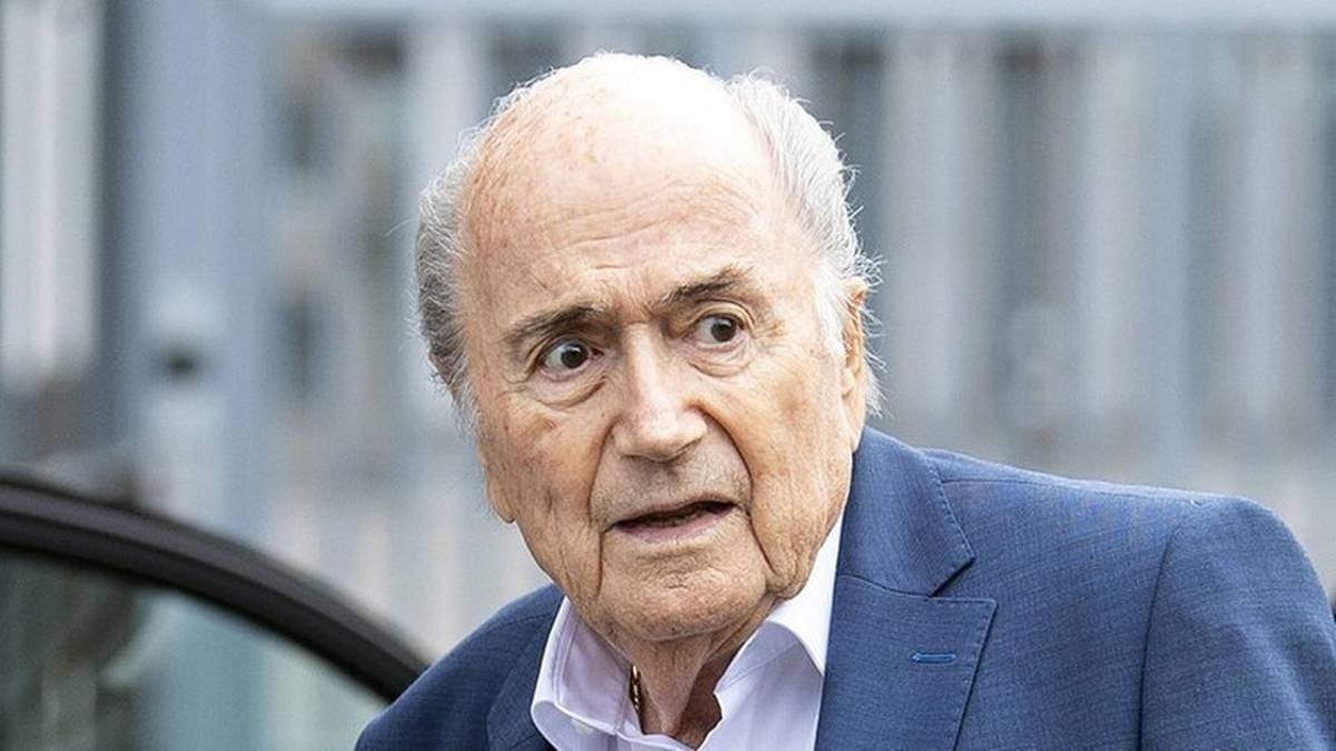 Blatter insiste que não infringiu a lei. "É uma caça às bruxas"