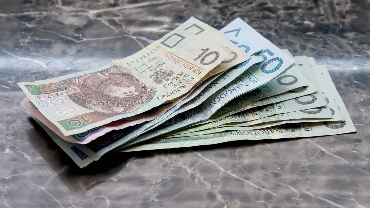 500 PLN pour les plus démunis. Le seuil de revenu augmente