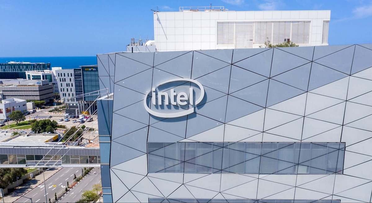Intel warns of risks and fears adverse reactions to its business after the US acquired 10% of the company.