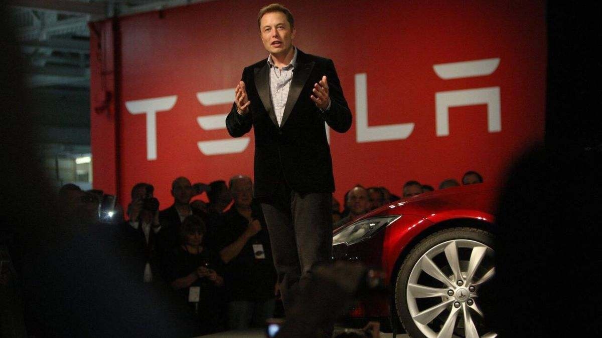 Musk en de controverse: hij eist 80 uur van zijn werknemers, maar bij Tesla haalt hij de 40 niet.