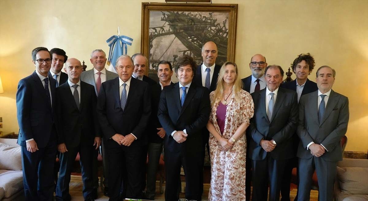 Milei trifft sich in Madrid mit einem Dutzend Wirtschaftsführern aus Schlüsselsektoren