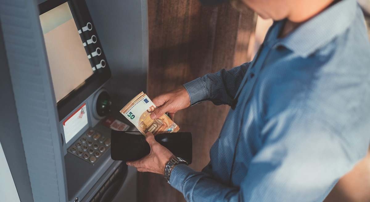 Casi 8.000 cajeros automáticos menos en solo un año: marcan mínimo histórico cuando apenas quedan 37.000 terminales en toda España