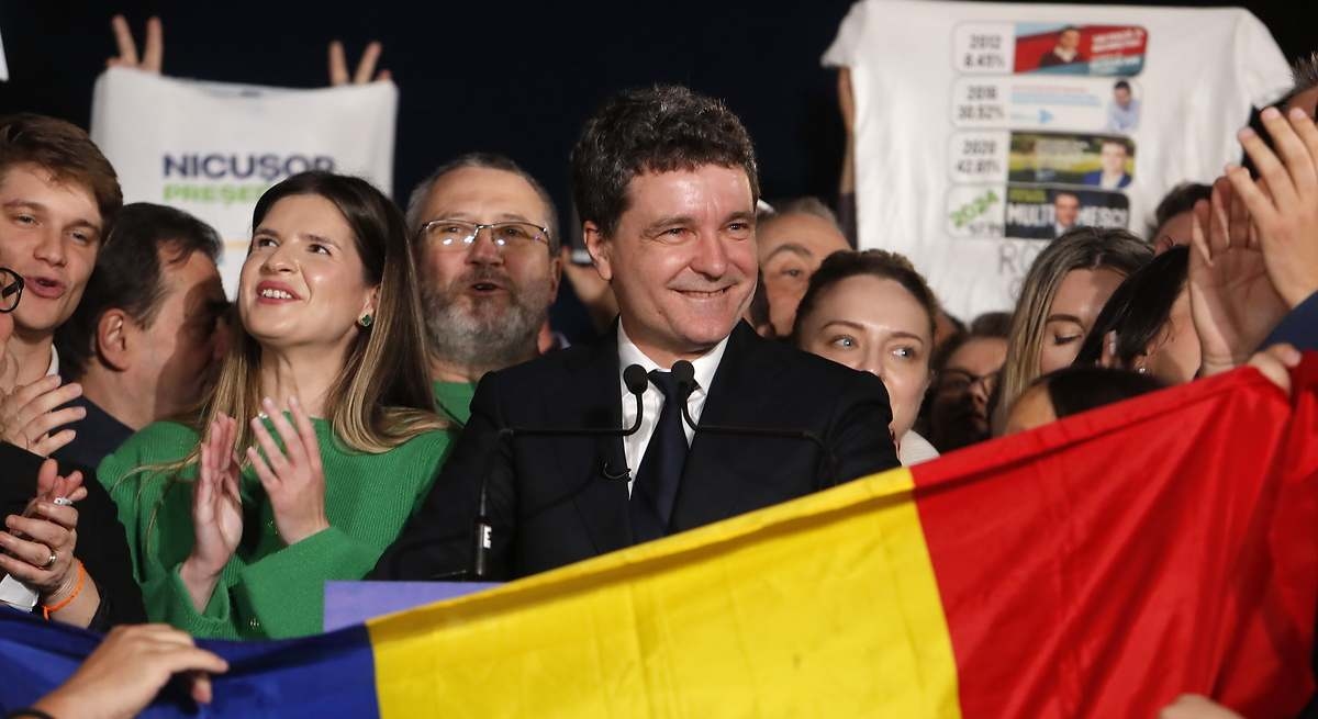 Nicusor Dan é proclamado presidente da Romênia após derrotar George Simion