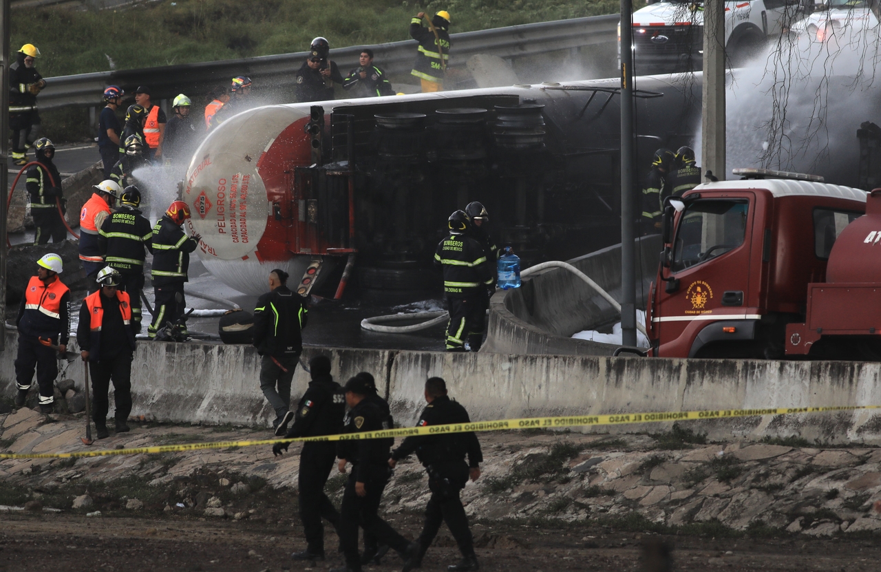 Al menos nueve muertos por la explosión de un camión de gas en Ciudad de México