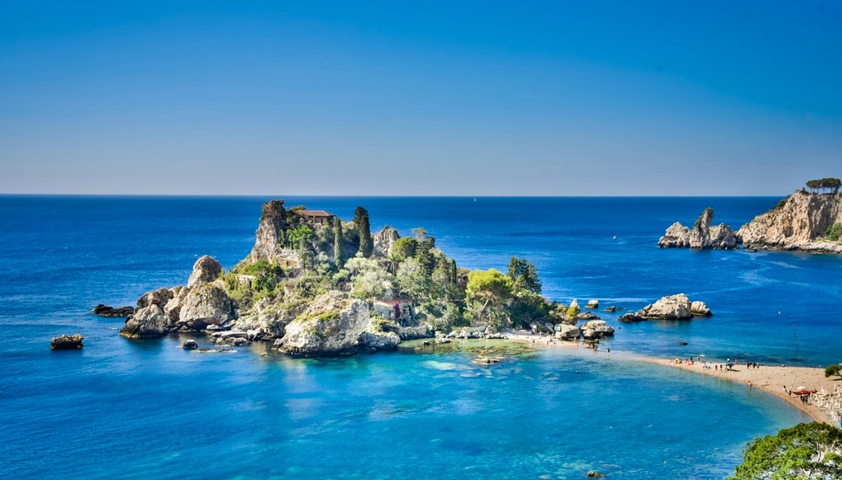 Comment se rendre à l'Isola Bella de Taormine, la « Perle de la Méditerranée »