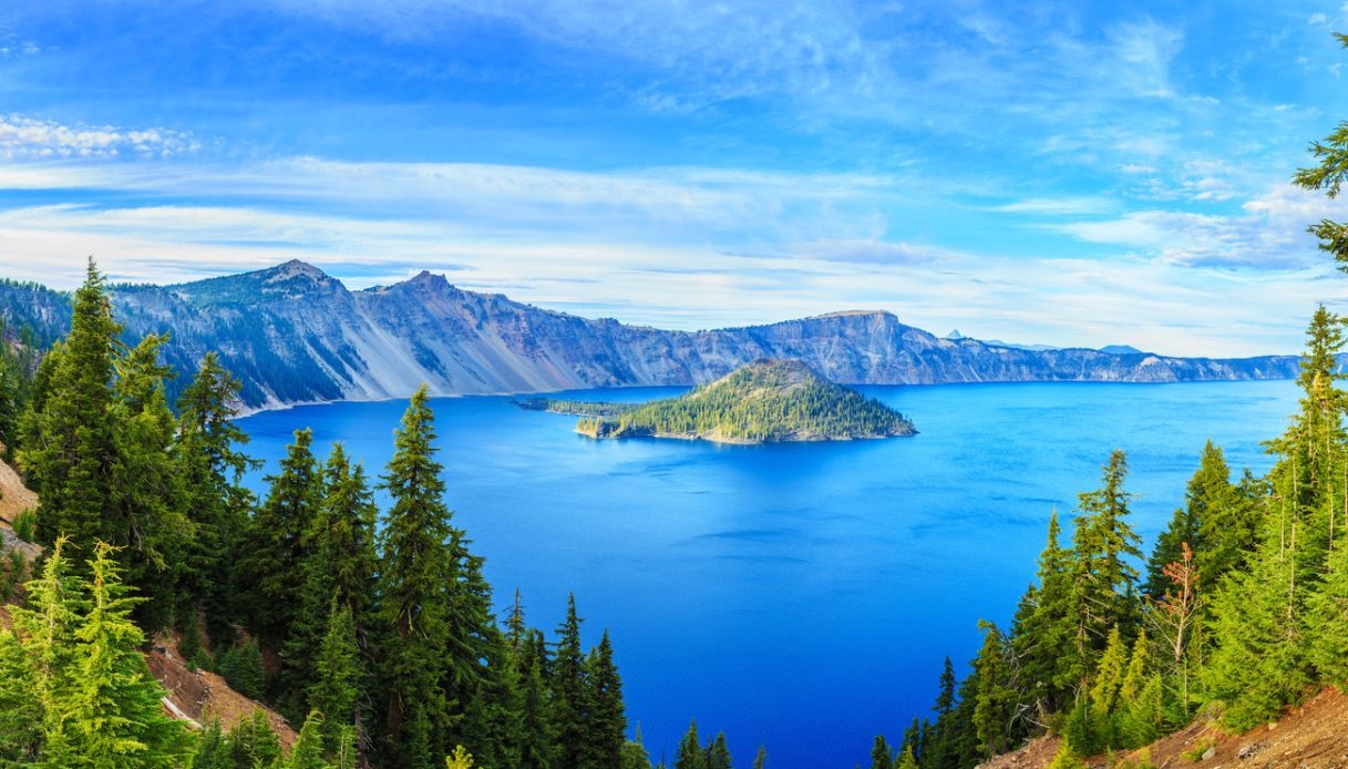 Crater Lake, where nature tells its thousand-year-old story