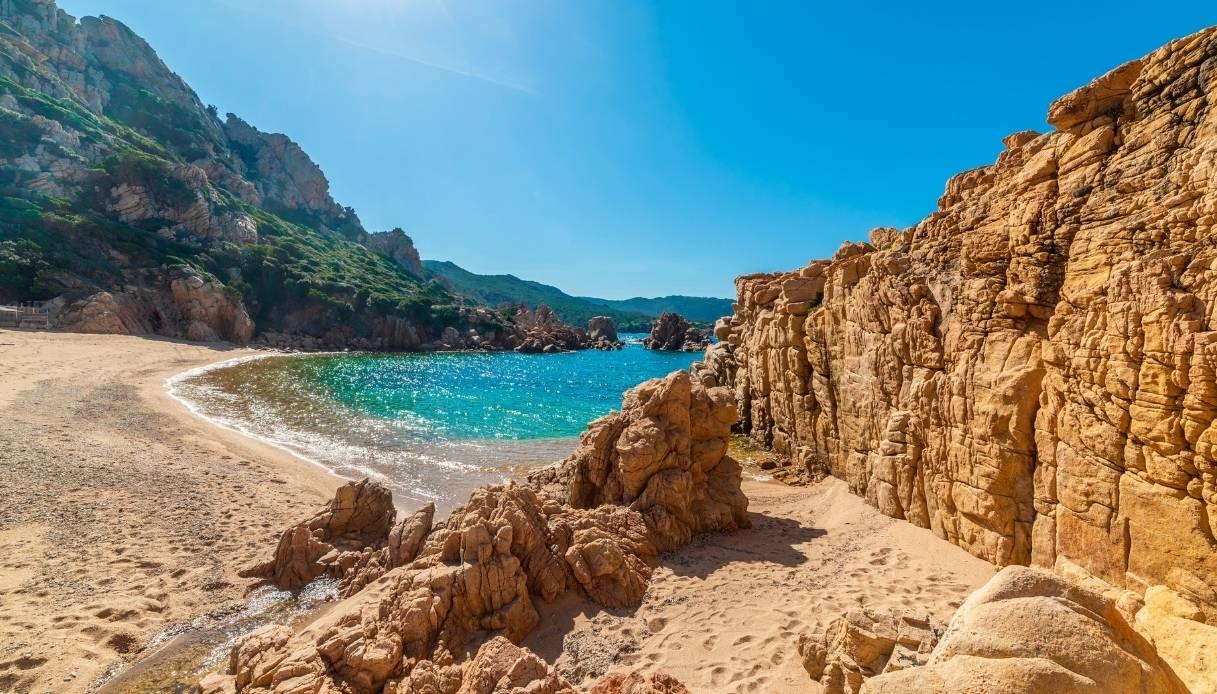 Que faire à Isola Rossa, entre plages de rêve et couchers de soleil qui semblent peints