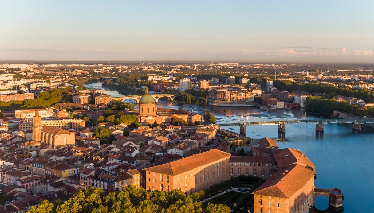 Tolosa, la città rosa che conquista: perché visitarla adesso è un’ottima idea