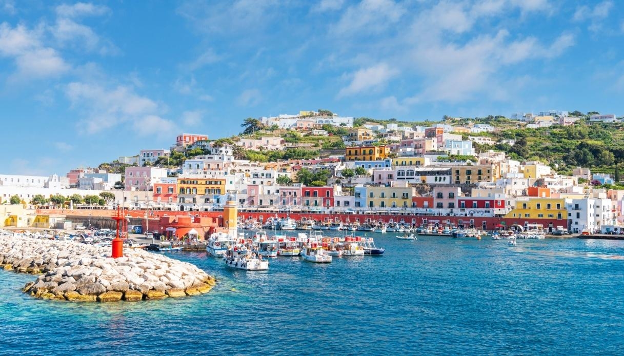 L'île de Ponza, la perle de la mer Tyrrhénienne aux mille couleurs