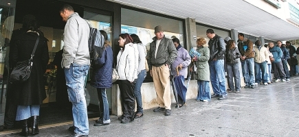 La tasa de desempleo cae al 6,3% en abril