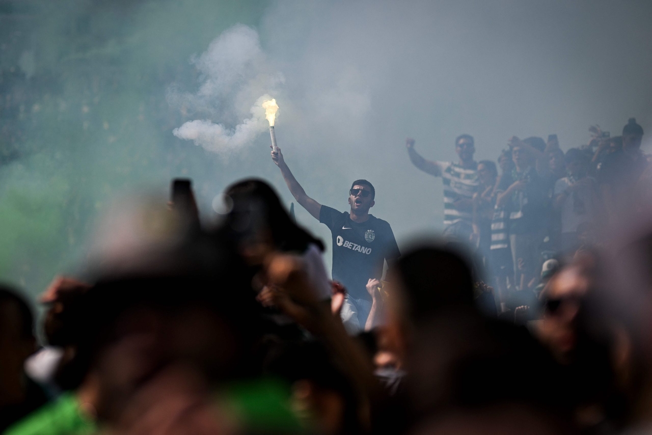 AHRESP, Sporting'in şampiyonluk kutlamaları sırasında kapalı kalan dükkanlar için tazminat talep ediyor