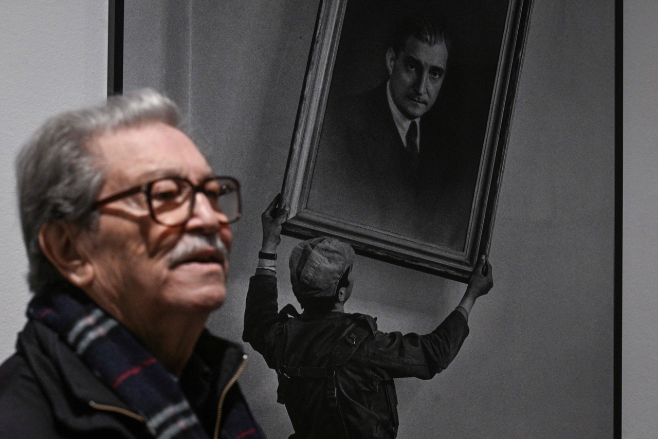 Il fotoreporter Eduardo Gageiro è morto all'età di 90 anni