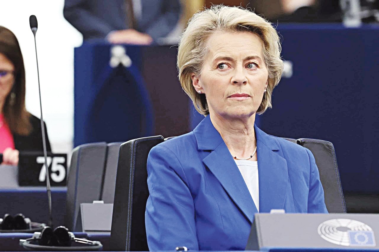 Von der Leyen resists censure motion