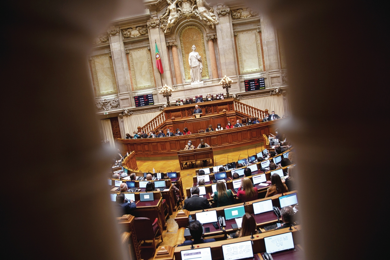 Redução do IRS em 2025 aprovada na generalidade pelo Parlamento
