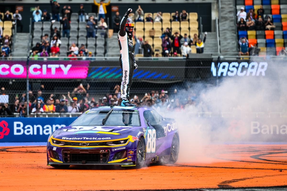 It’s All Van Gisbergen In Mexico City Drizzle
