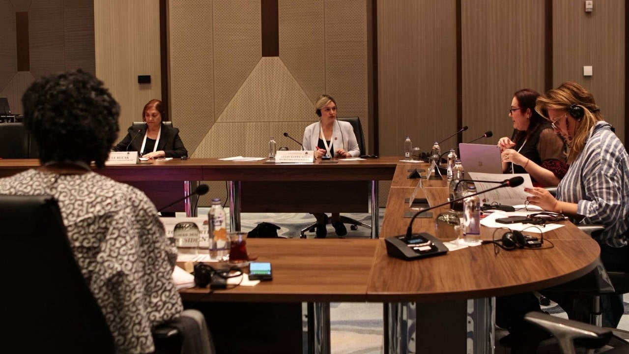 Unter der Bedrohung durch Gewalt gegen Frauen kann es keinen Frieden geben